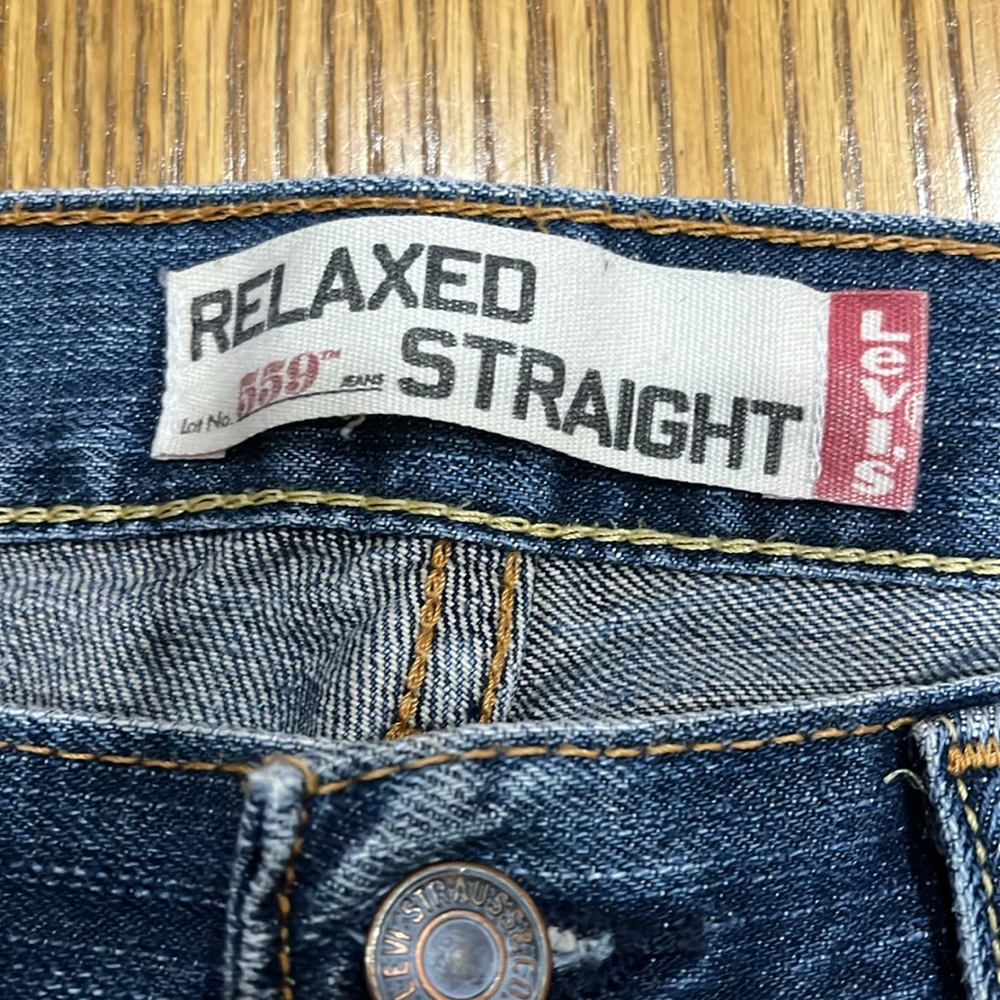Like new Levi’s 559 Relaxed Straight Leg Jeans 33x32. Awesome jeans!! - Picture 4 of 5